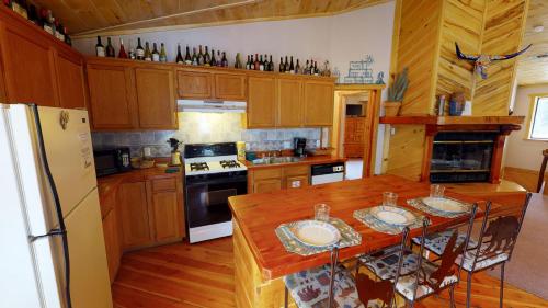 Round Eagle House on the River - image 12