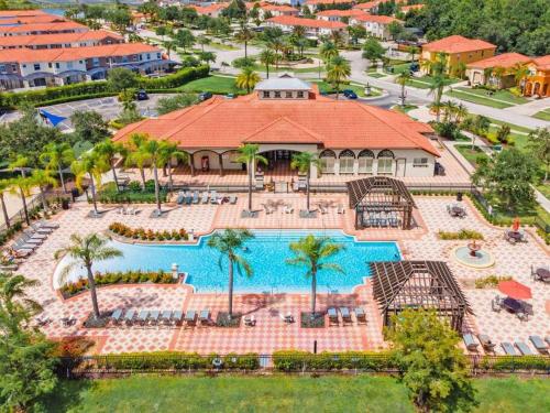 6 Bedroom Luxury Pool Home, Ensuite Bathrooms thumb 2