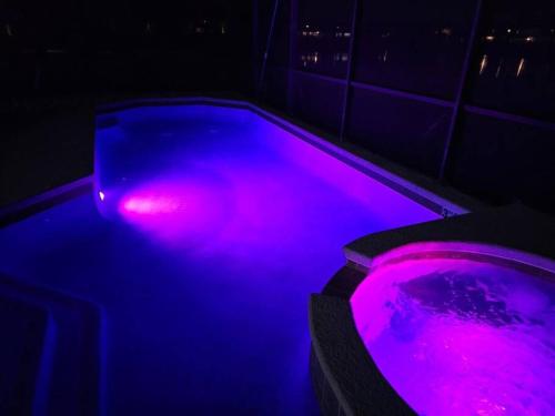 6 Bedroom Luxury Pool Home, Ensuite Bathrooms thumb 3