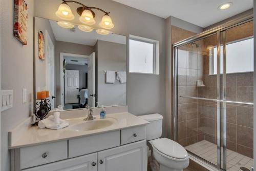 6 Bedroom Luxury Pool Home, Ensuite Bathrooms detail
