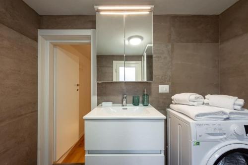 Borgo Pinti's Duplex Apartment - Tap to explore photos