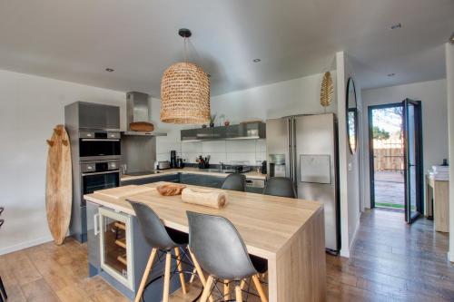 廚房, Villa Meli - Le Porge : la plage, Lège-Cap Ferret et Lacanau à 10 minutes (Villa Meli - Le Porge : la plage, Lege-Cap Ferret et Lacanau a 10 minutes) in 拉溥