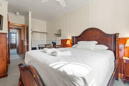 Standard Queen Room