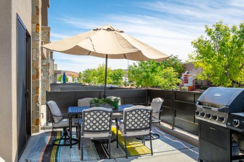 5 Bedroom Canyon View Corner 2257