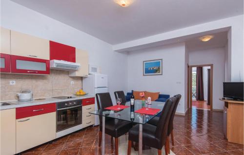 Gorgeous Apartment In Dubrava With Kitchen