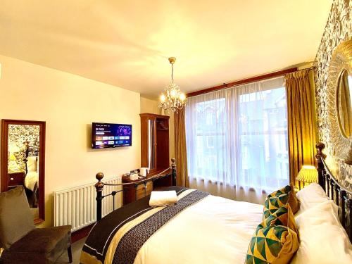 Double Room image 3