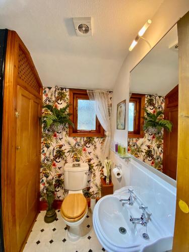 Double Room with Private External Bathroom image 2