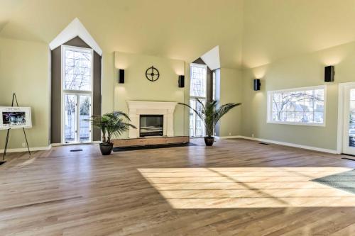 Lovely Norwich Villa, On Golf Course with Amenities! in 諾里奇