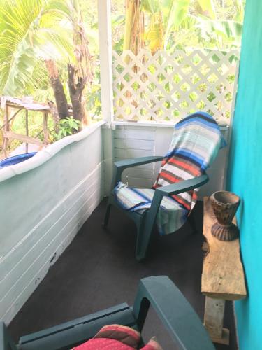 beranda/teres, Easymans' Winifred Beach Cottage in Drapers