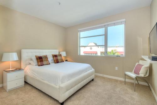 Awesome Top Floor 2-Bedroom with Balcony, Los Angeles (fotografie 2)