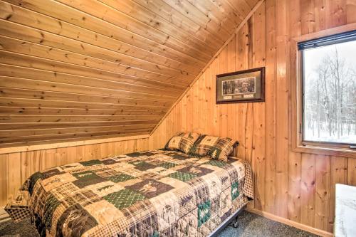 Cabin with Fireplace Less Than 1 Mile to Lakes and Golf