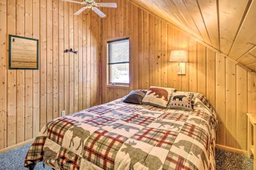 Cabin with Fireplace Less Than 1 Mile to Lakes and Golf