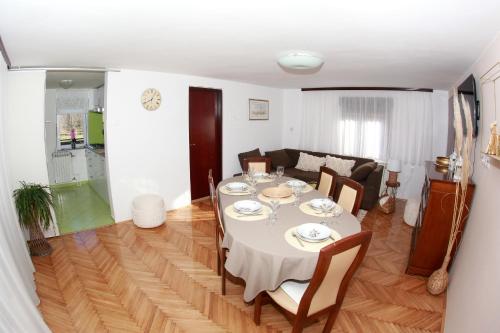 Fasiliti, Pri Fiškušu (Pri Fiskusu) in Duga Resa