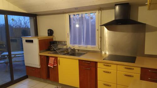 Konyha, Gite la Péraie - Le Roseau (Gite la Peraie - Le Roseau) in Treize-Vents