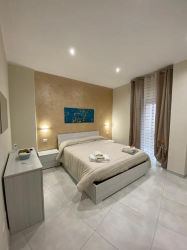 Deluxe Double Room with Balcony image 5