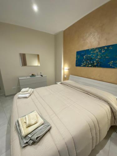 Deluxe Double Room with Balcony image 1