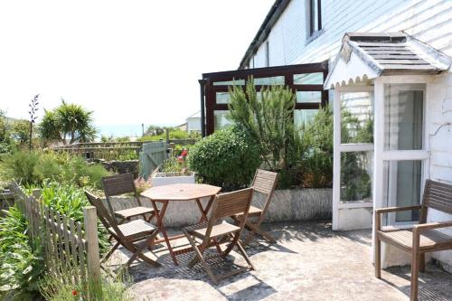 Cosy Beachside Cottage