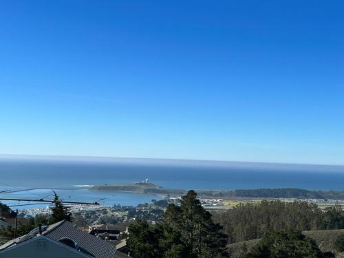 Luxury stay with stunning ocean views. - Accommodation - Half Moon Bay
