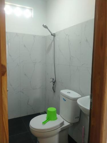 Bathroom, villa denafa in Mancagahar