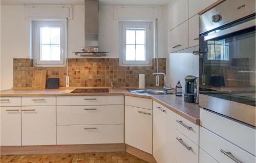 Kitchen, Cozy Apartment In Ober Ramstadt With Wifi in Ober-Ramstadt