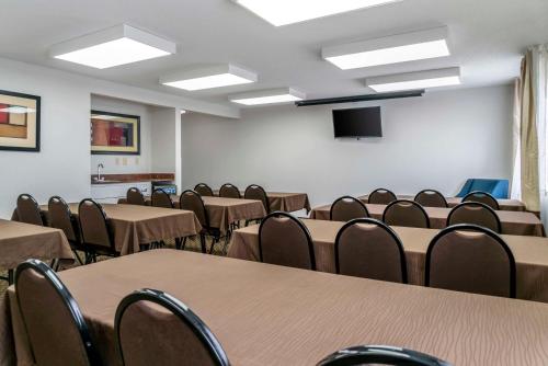 Comfort Inn East Oregon - image 12