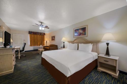 SureStay Hotel by Best Western Falfurrias - image 10