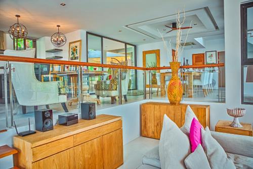 Fully Serviced Grand Villa Luxury Time Phuket