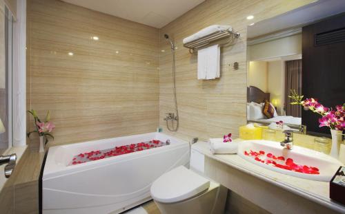 room detail thumbnail 2