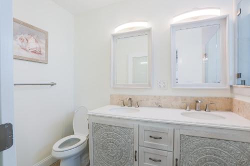 Bathroom, The GUAVA DUFF - Beautiful KW home with space to chill & lots of FREE PARKING!! in Stock Islan