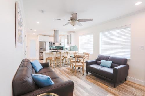 The GUAVA DUFF - Beautiful KW home with space to chill & lots of FREE PARKING!! in Key West, USA