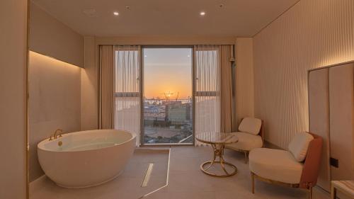 room detail thumbnail 2