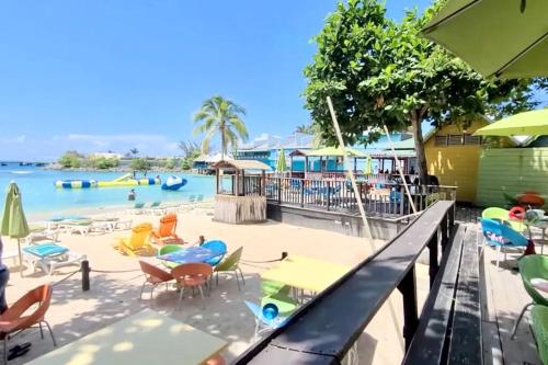 Villa La Rosa with Spectacular view of Ocho Rios in เกรท พอนด์