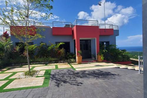 Villa La Rosa with Spectacular view of Ocho Rios in เกรท พอนด์