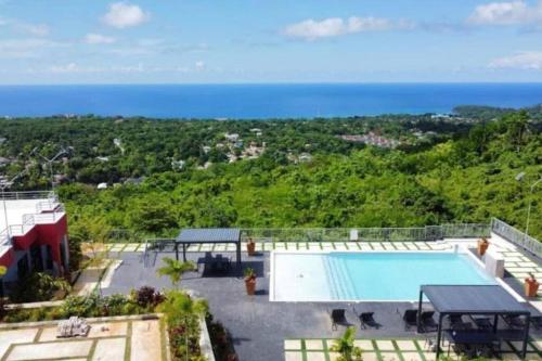 Villa La Rosa with Spectacular view of Ocho Rios in เกรท พอนด์