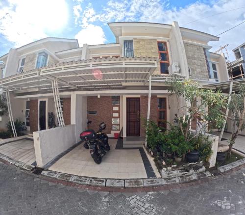 Ndalem Ngadimulyo Homestay Jogja Family Only