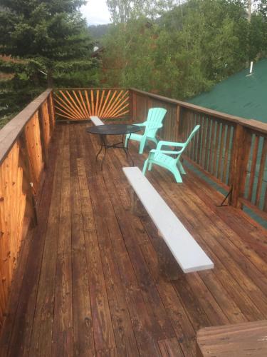 Streamside Retreat on the River - main image