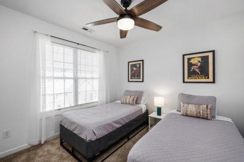 DTGem-SelfCheckin-RainShower-300M-Parking-Walkable in Raleigh, USA