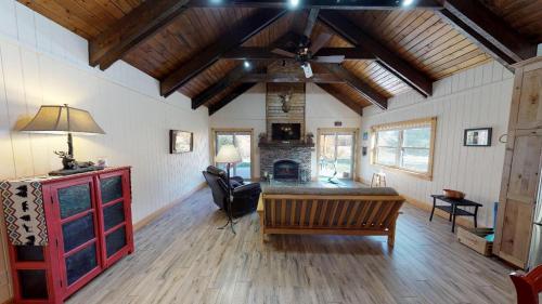 Tranquil Little Cabin On The River With High Speed Wifi thumb 3