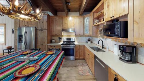Tranquil Little Cabin On The River With High Speed Wifi detail