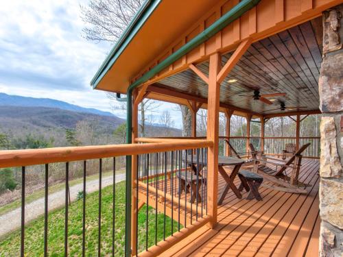 Always an Adventure, 4 BRs, Hot Tub, Theater, Game Room, Pets, Sleeps 15