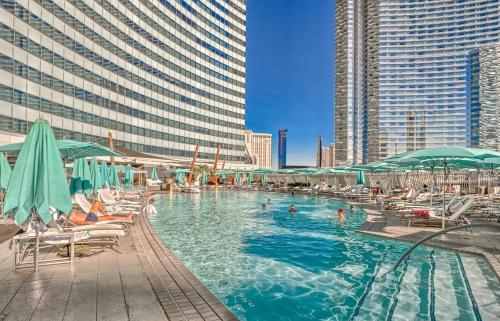 Gorgeous Suite Vdara 22nd FLR - POOL View - FREE Valet, Las Vegas (foto 10)