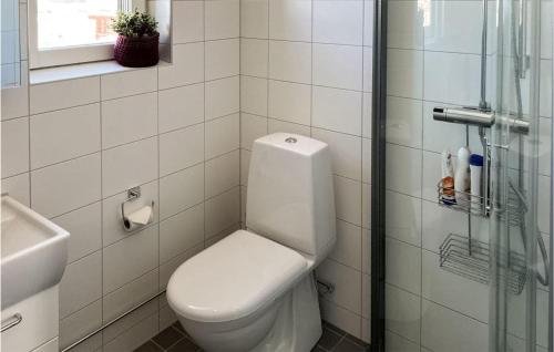 Pet Friendly Apartment In Uppsala With Kitchen