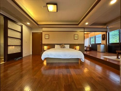 德隆行館 in Yuanshan Township