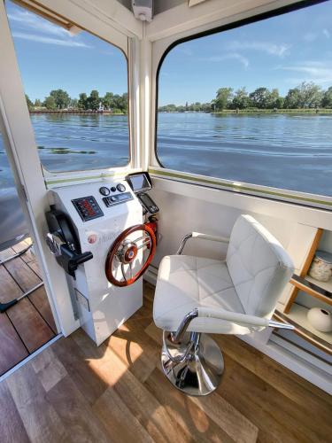 Hausboot FIONA im Yachthafen Berlin-Schmöckwitz auf der Spree und dem Müggelsee von Anfang April bis Ende Oktober, Berlin (zdjęcie 5)