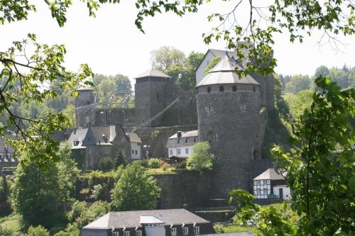 B&B Monschau - Burgapartment Esselsturm - Bed and Breakfast Monschau