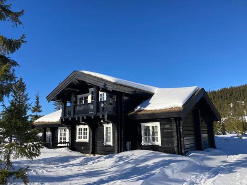 Log cabin on Natrudstilen Sjusjøentrail outside