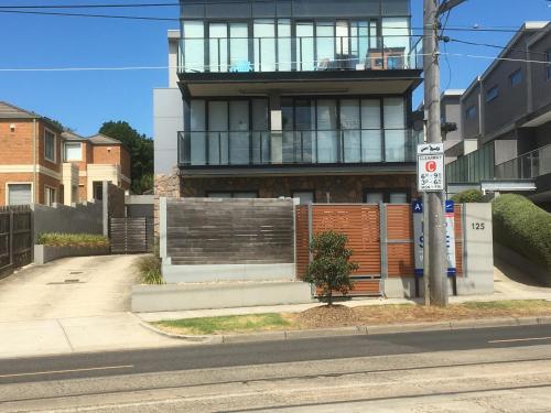 Affordable 2BR Apartment near Melbourne CBD