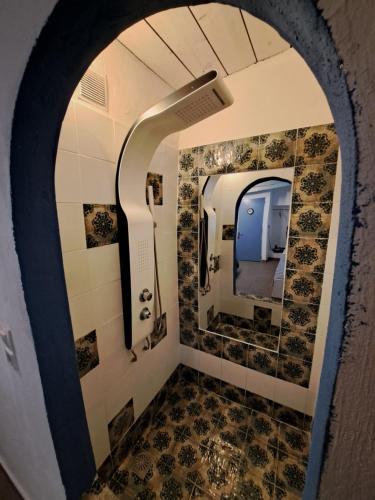 ห้องน้ำ, Naval Hotel Aegina in เอไจนา