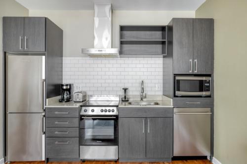 Mount Vernon 1br w gym roof wd near Metro WDC-595 in Washington, USA