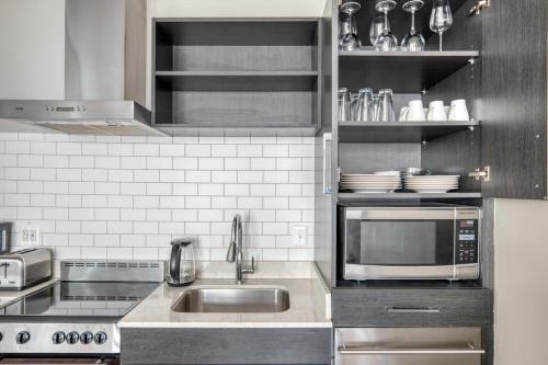 Mount Vernon 1br w gym roof wd near Metro WDC-595 in Washington, USA